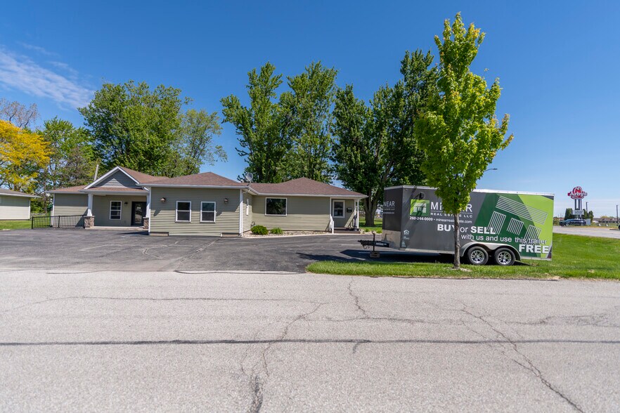 Primary Photo Of 102 N Park Dr, Columbia City Office For Sale