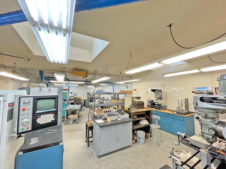 More Photos Of 965 Fair Oaks Ave, Pasadena Light Manufacturing For Sale