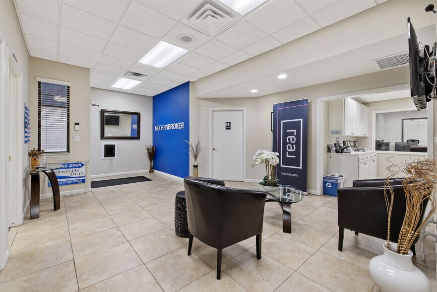 More Photos Of 610 W Main St, Visalia Office For Lease