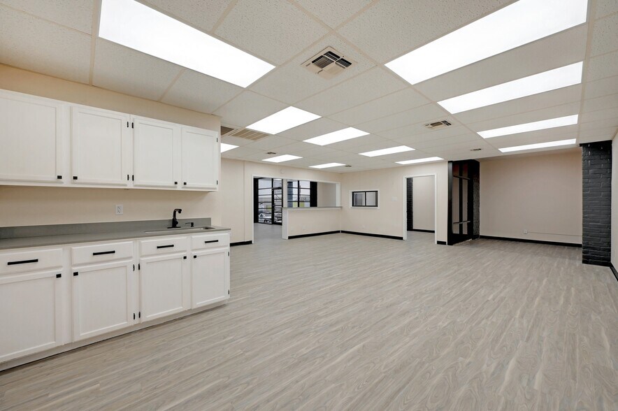 More Photos Of 5715 Kenwick St, San Antonio Warehouse For Lease