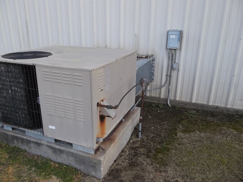 More Photos Of 1390 35th Pkwy Pky, Chanute Religious Facility For Sale