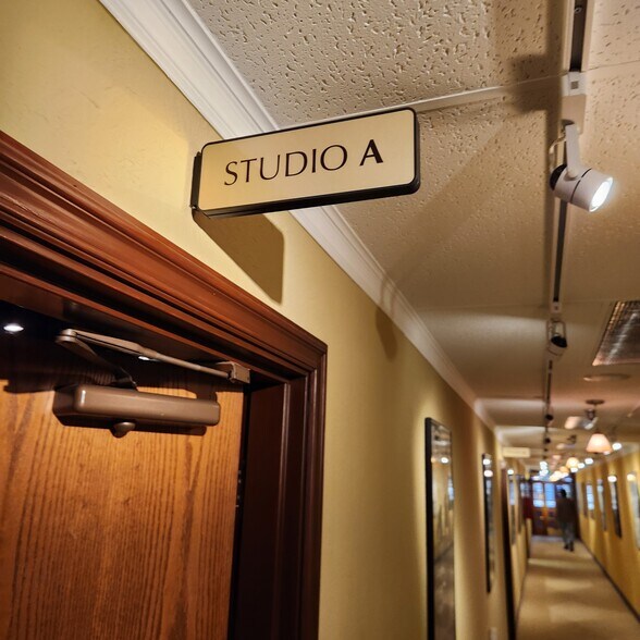 More Photos Of 120 S Victory Blvd, Burbank Loft Creative Space For Lease
