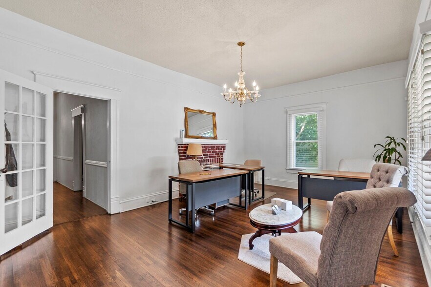 More Photos Of 514 Beatties Ford Rd, Charlotte Office For Sale