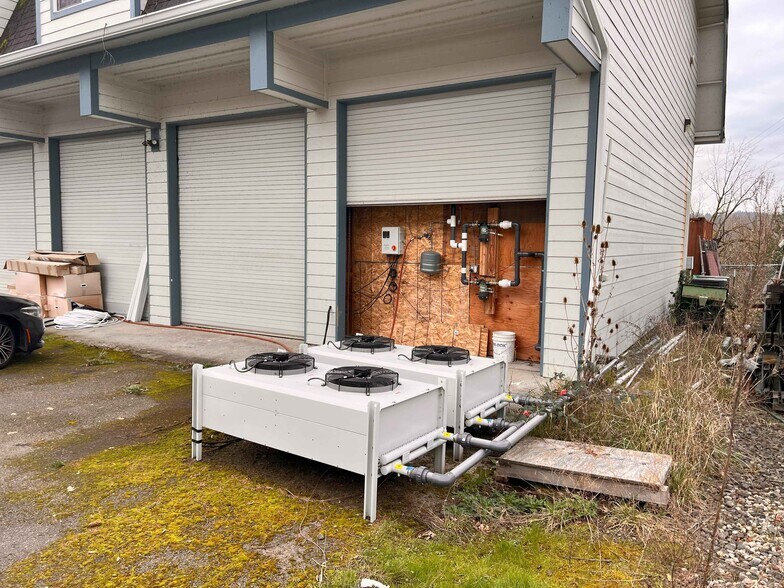 More Photos Of 17551 SE Highway 224, Damascus Manufacturing For Sale