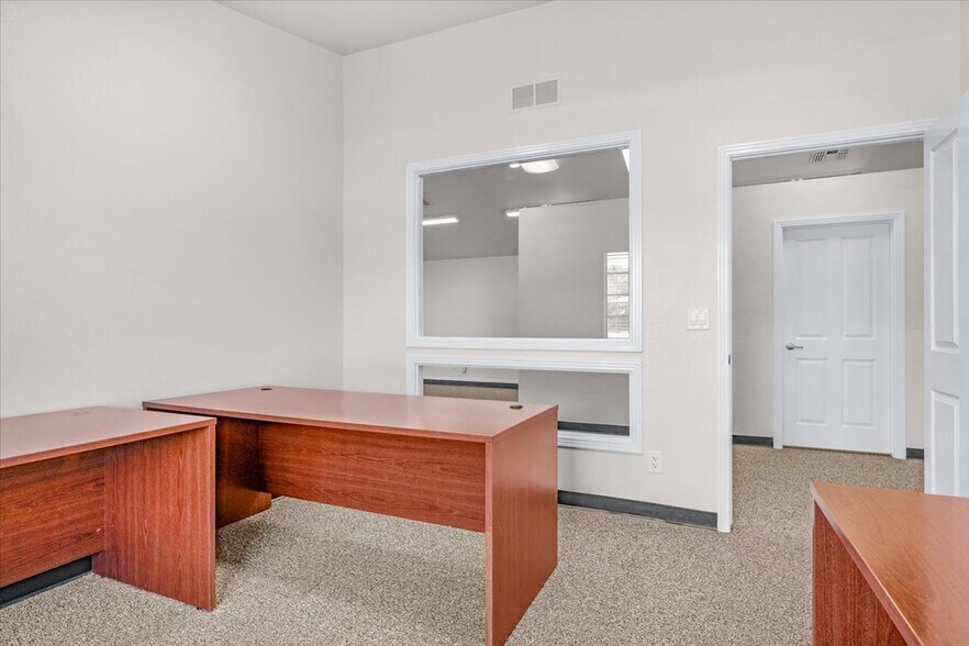 More Photos Of 324-330 Bullard Ave, Clovis Office For Lease