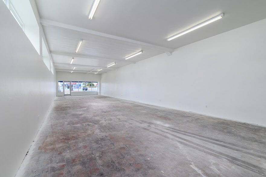 More Photos Of 2037 E Thompson Blvd, Ventura Storefront Retail Office For Lease