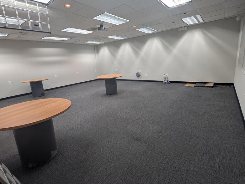 More Photos Of 1 Pond Rd, Rockleigh Warehouse For Lease