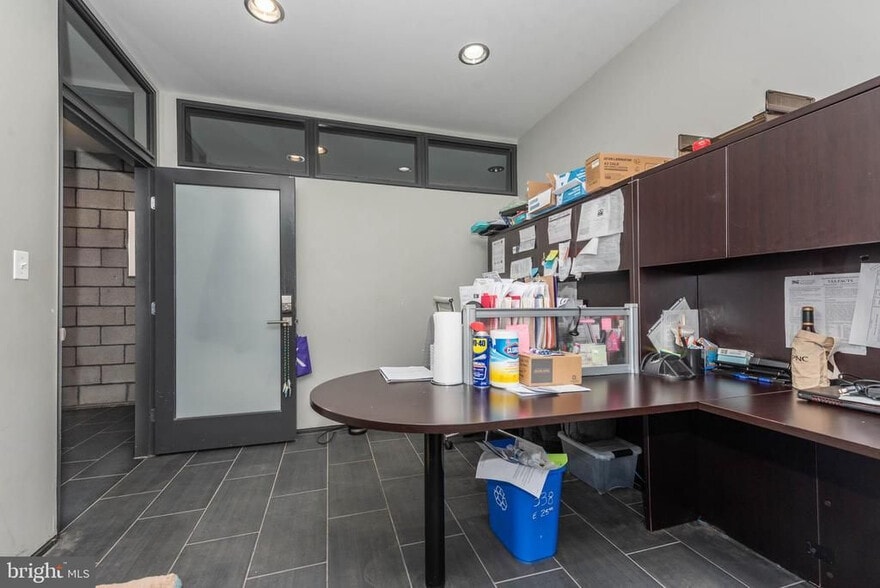 More Photos Of 338 E 25th St, Baltimore Office For Sale