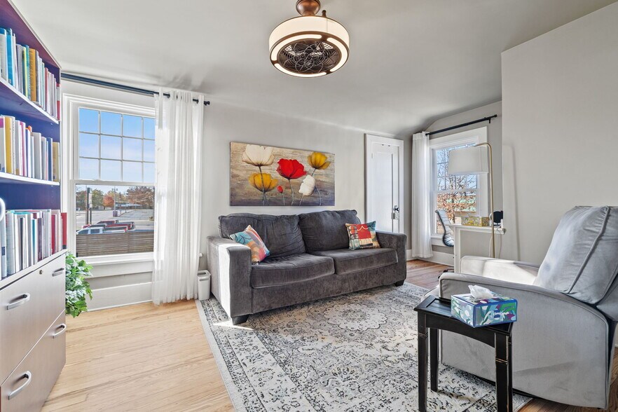 More Photos Of 2049 S Brentwood Blvd, Springfield Office For Sale