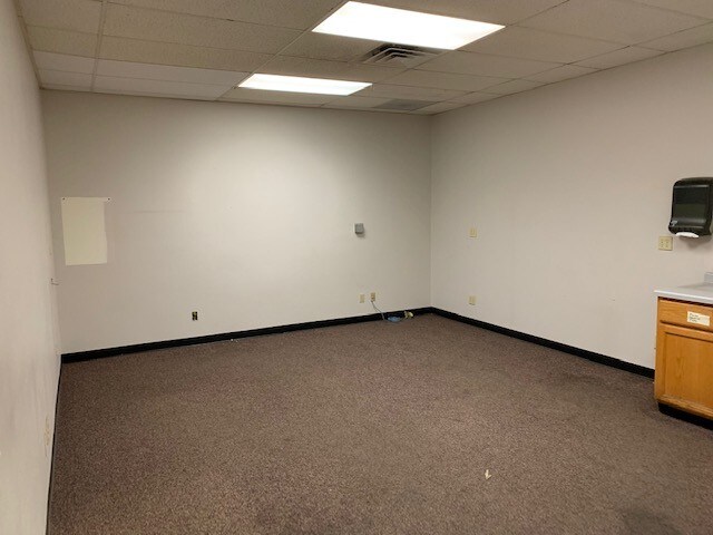 More Photos Of 662 Armour Rd, Oconomowoc Warehouse For Lease