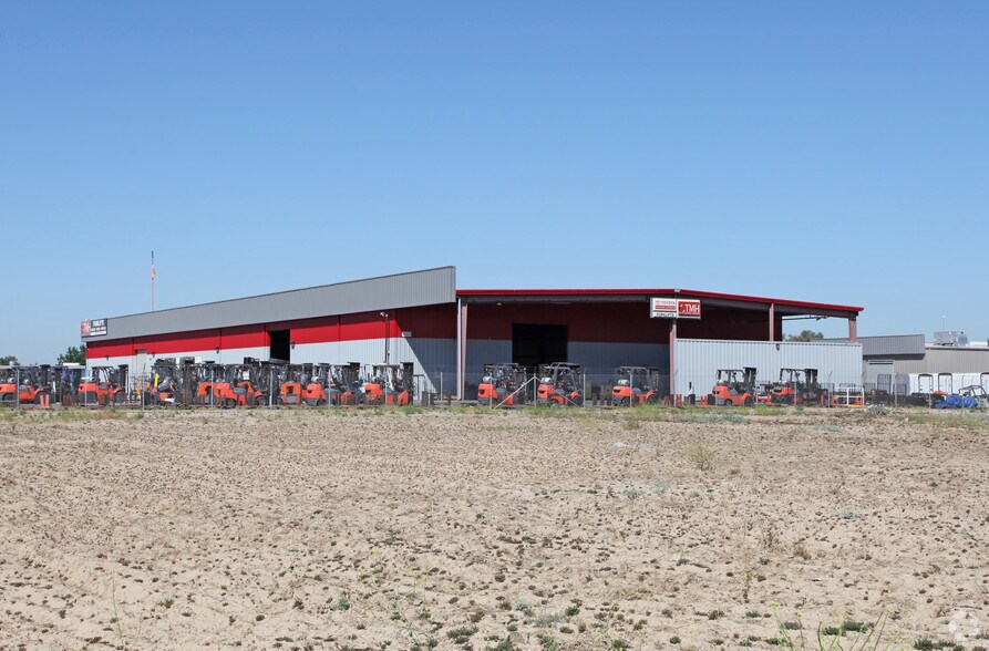 Primary Photo Of 5809 Toyota Ave, Fresno Warehouse For Sale