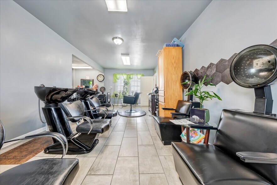 More Photos Of 3118 Williamson Rd NW, Roanoke Freestanding For Sale