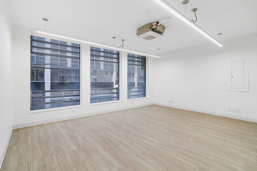 More Photos Of 24 Beaver St, New York Storefront Retail Office For Lease