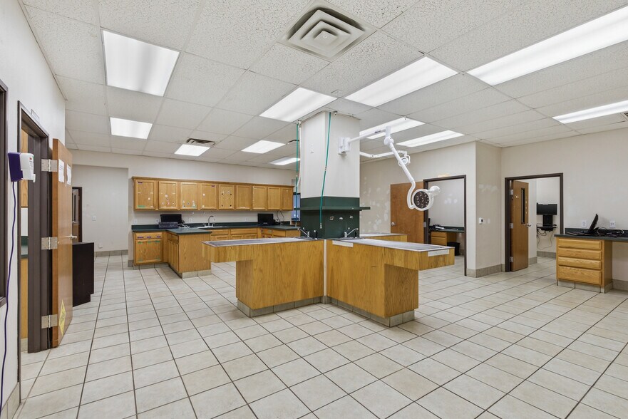 More Photos Of 1695 S State Highway 121, Lewisville Veterinarian Kennel For Sale