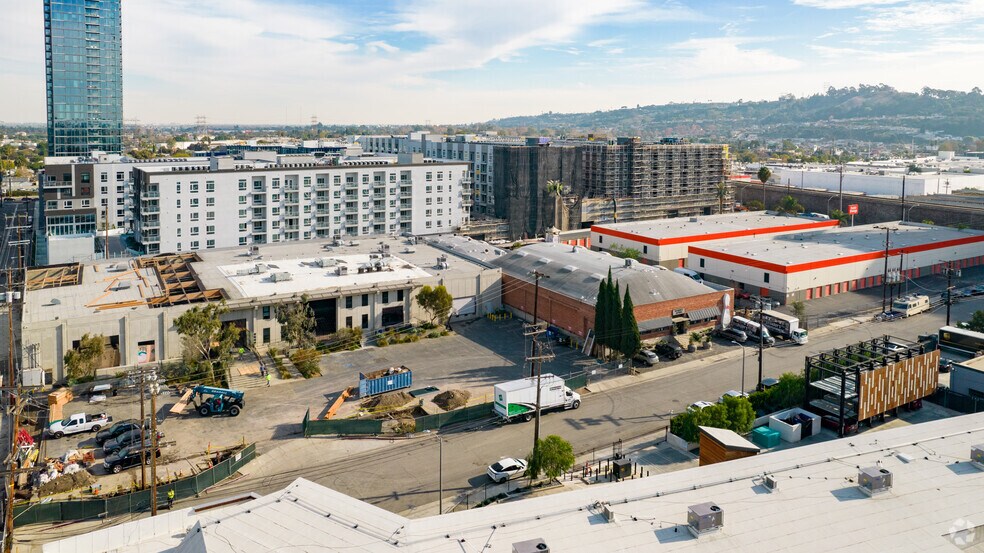 Primary Photo Of 3334 S La Cienega Pl, Los Angeles Warehouse For Lease