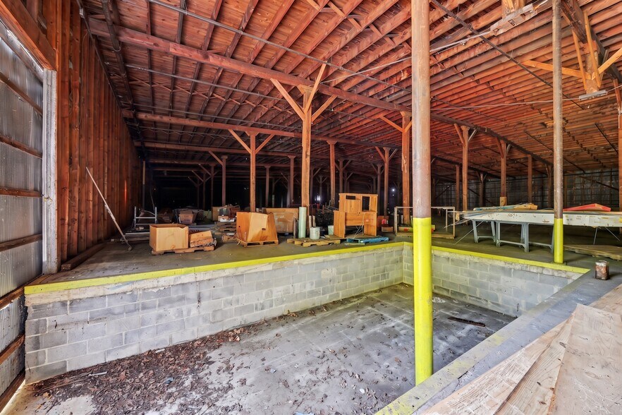 More Photos Of 237 Loretta St, Greeneville Industrial For Sale