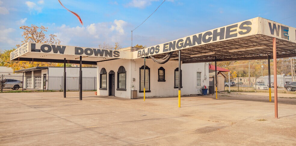 Primary Photo Of 711 Fort Worth Ave, Dallas Auto Dealership For Lease