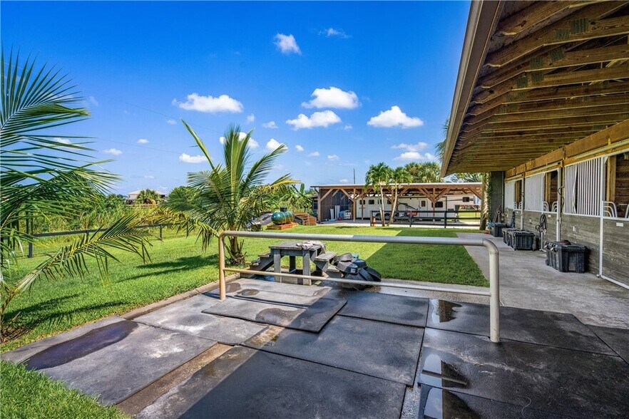More Photos Of 455 74th Ave, Vero Beach Horse Stables For Sale
