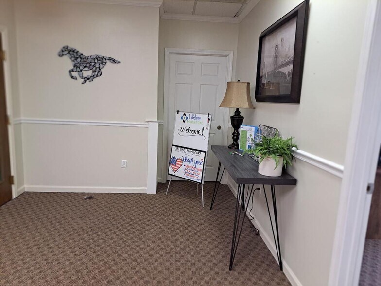 More Photos Of 1600 Scottsville Rd, Bowling Green Office For Lease
