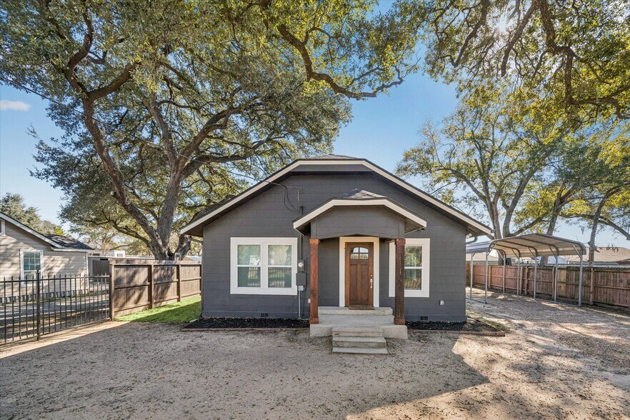More Photos Of 5235 E 5th St, Katy Flex For Sale