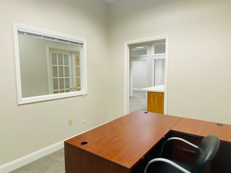 More Photos Of 12276 San Jose Blvd, Jacksonville Coworking Space