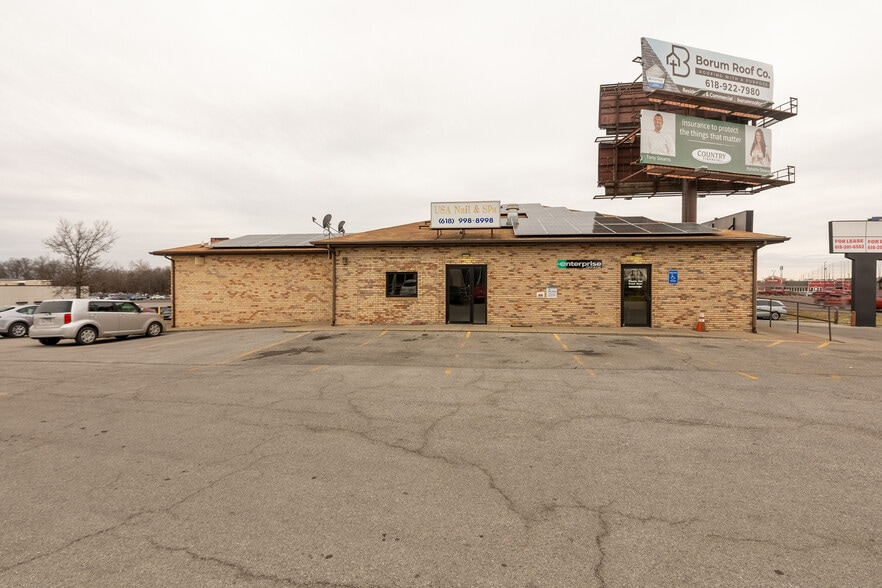 More Photos Of 2705 W Deyoung St, Marion Storefront Retail Office For Lease