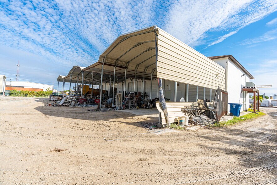 More Photos Of 2700 Evans Ave, Fort Myers Light Manufacturing For Lease