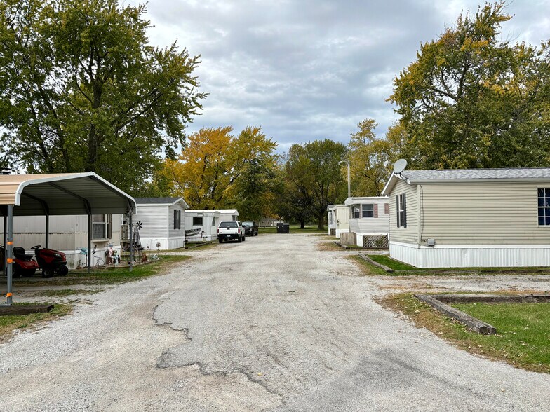 More Photos Of 521 S Emmett St, Virden Manufactured Housing Mobile Home Park For Sale
