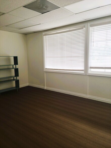 More Photos Of 171 E Thousand Oaks Blvd, Thousand Oaks Storefront Retail Office For Lease