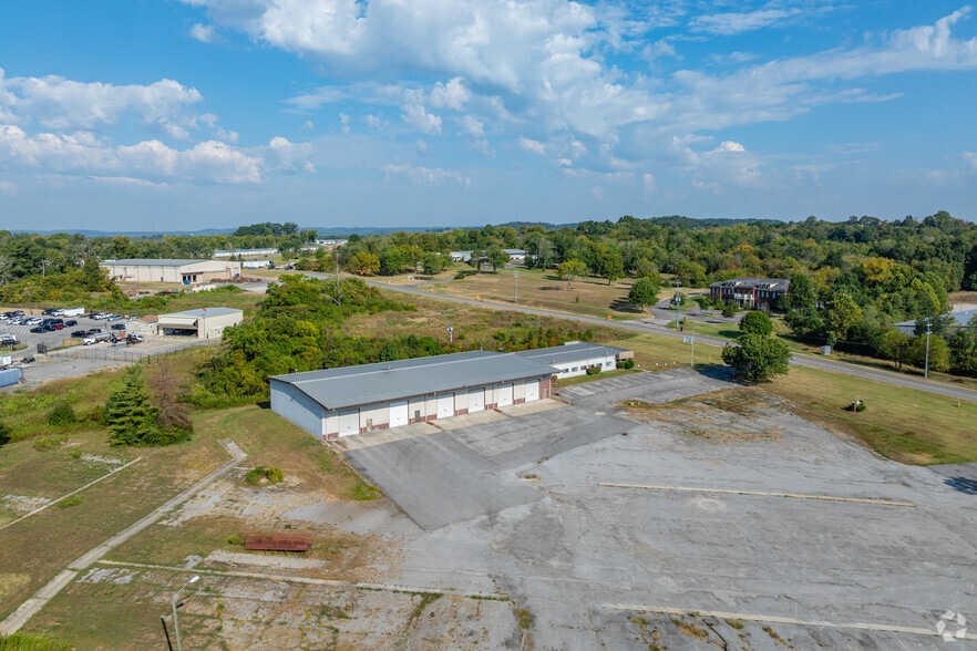 More Photos Of 1330 Gateway Dr, Gallatin Truck Terminal For Lease