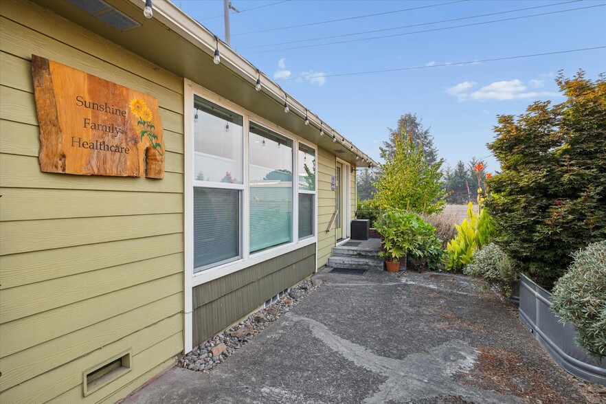 More Photos Of 615 SE 1st Ave, Canby Office For Sale