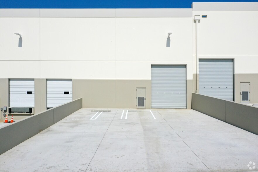 More Photos Of 905 Westminster Ave, Alhambra Warehouse For Lease