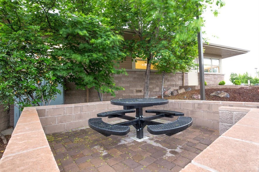 More Photos Of 111 NW Larch Ave, Redmond Office For Sale