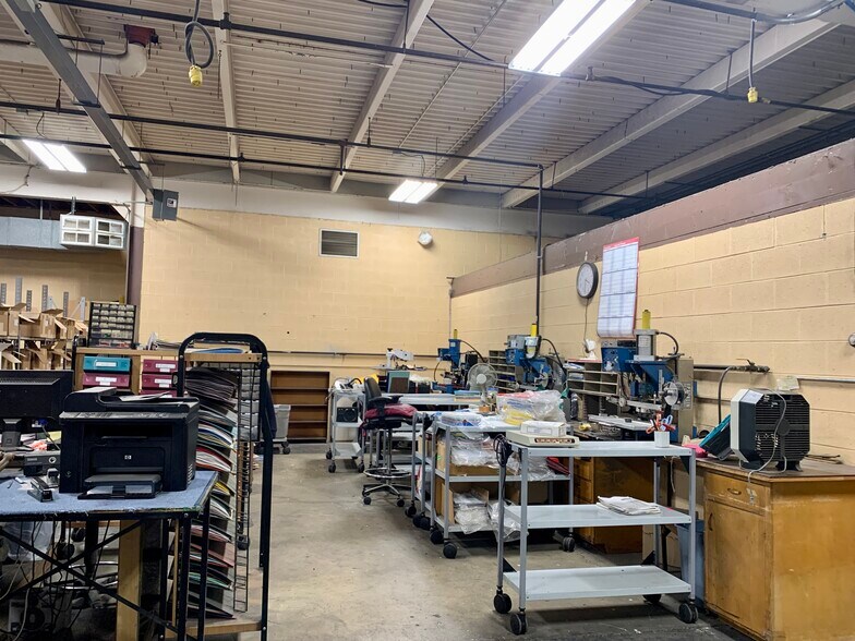 More Photos Of 6125 Lendell Rd, Sanborn Manufacturing For Lease