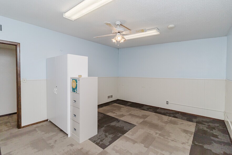 More Photos Of 1319 E 17th Ave, Hutchinson Religious Facility For Sale