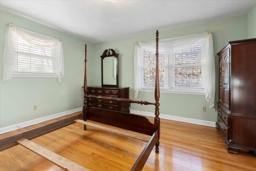 More Photos Of 1356 Coopers Cove Rd, Hardy Specialty For Sale