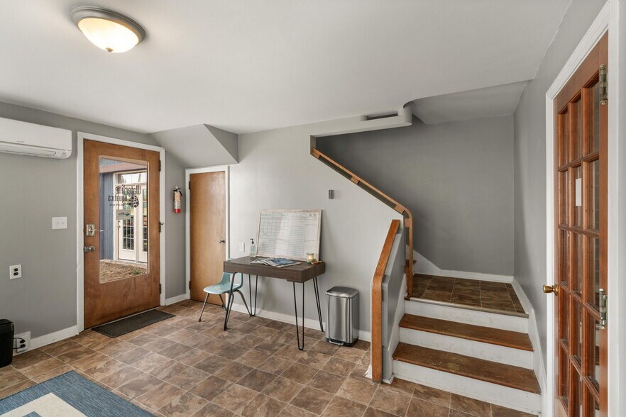 More Photos Of 101 E Marshall St, Remington Storefront Retail Office For Lease