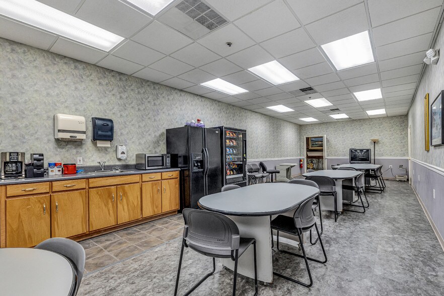 More Photos Of 1510 Stuart Rd, Cleveland Flex For Sale