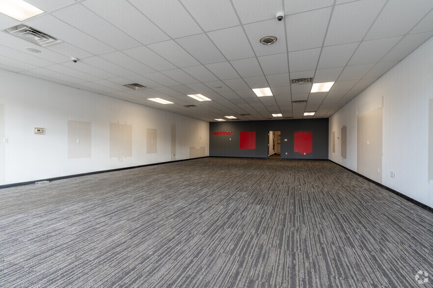 More Photos Of 1498 E Main St, Cottage Grove Storefront For Sale