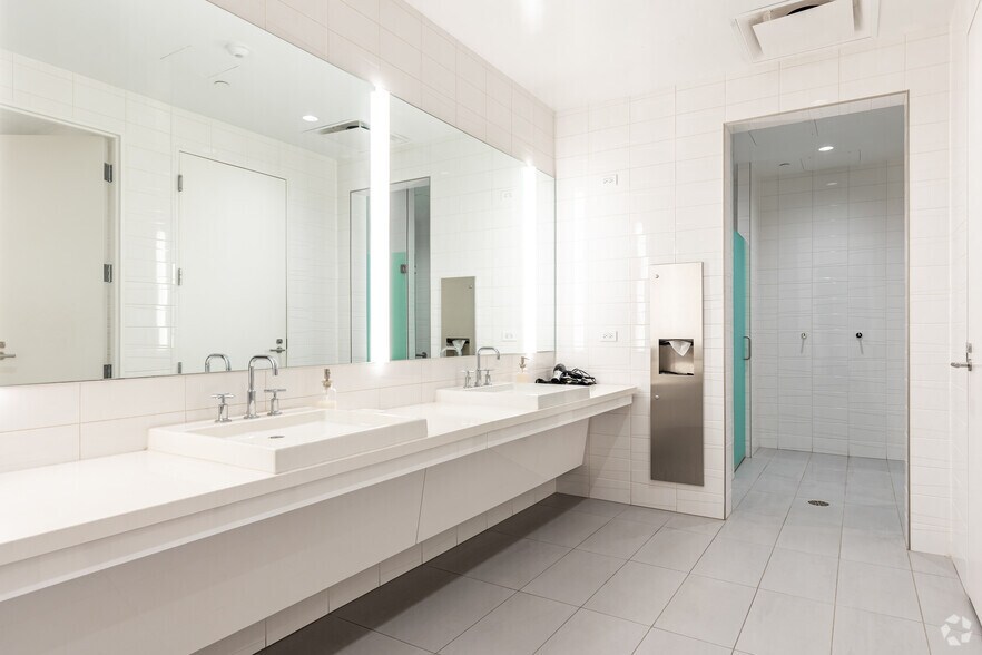 More Photos Of 2550 Pacific Ave, Dallas Unknown For Lease