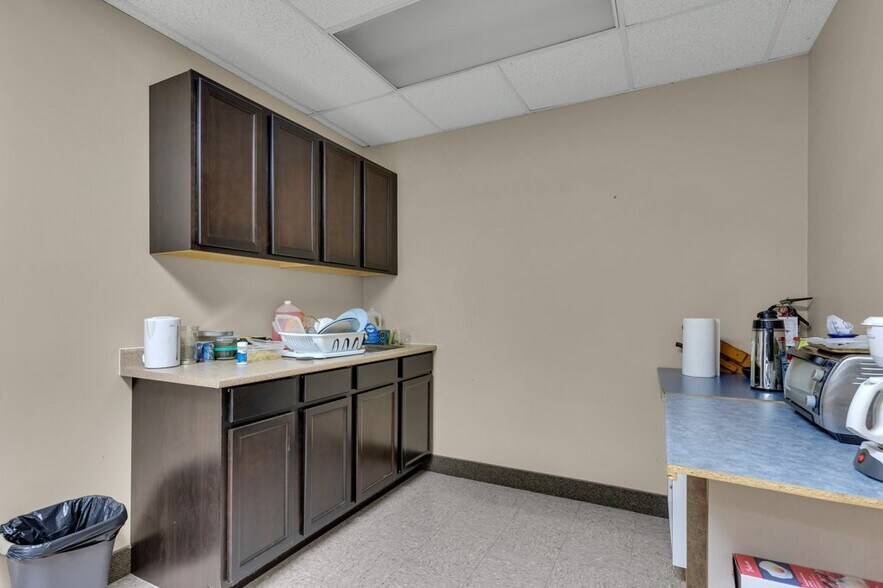 More Photos Of 590 Cataraqui Woods Dr, Kingston Flex For Sale