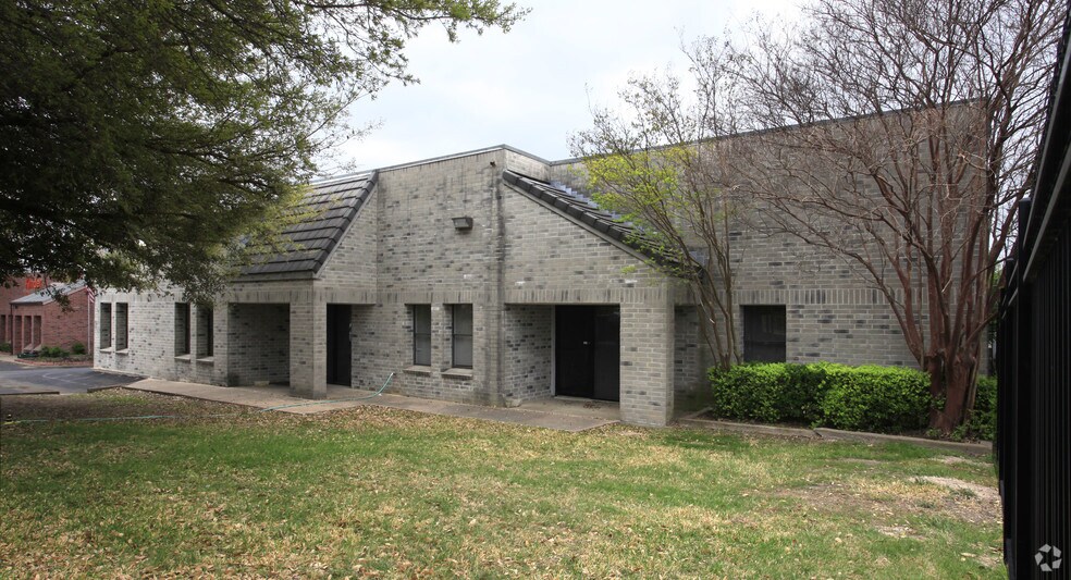 More Photos Of 4803 Commercial Park Dr, Austin Light Distribution For Lease