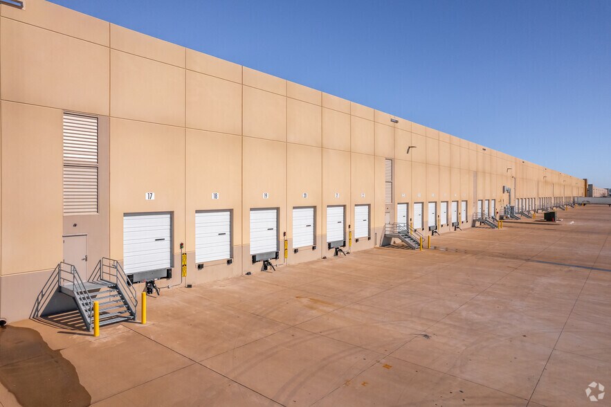 More Photos Of 4624 Clover Haven St, Dallas Warehouse For Lease