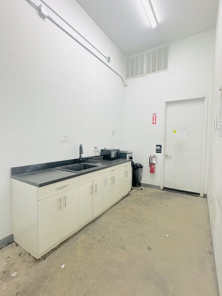 More Photos Of 294-296 Grand St, New York Storefront Retail Office For Lease