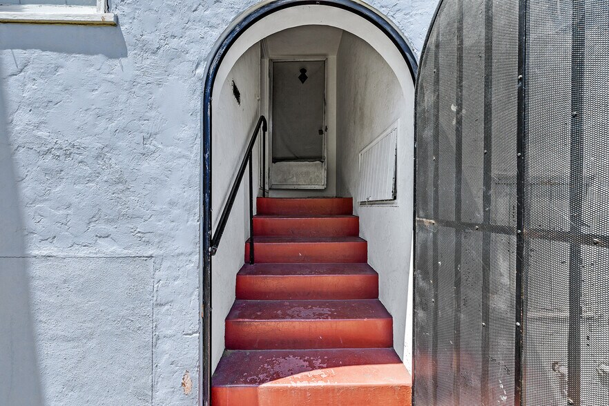 More Photos Of 1755 Washington Ave, San Leandro Bar For Sale