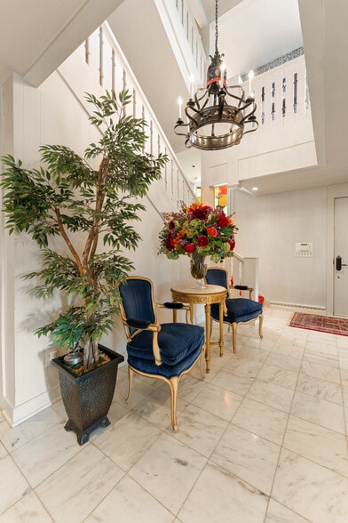 More Photos Of 550 Warner rd, Vienna Specialty For Sale