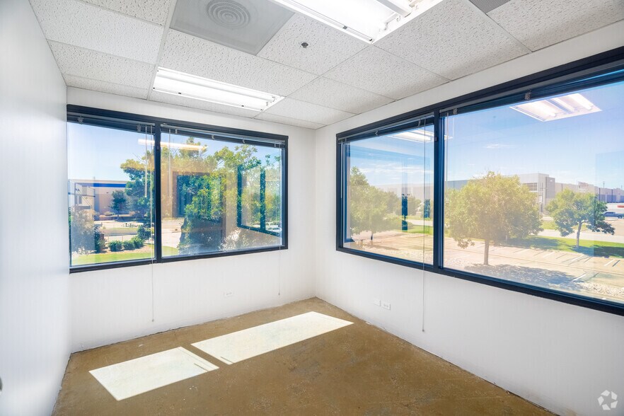 More Photos Of 3550 Odessa Way, Aurora Manufacturing For Lease