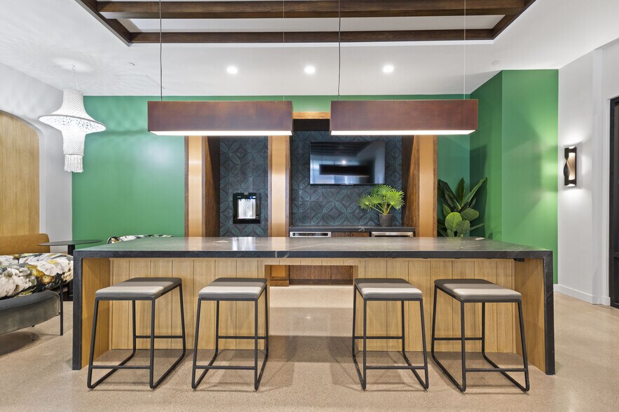 More Photos Of 2040-2060 N Scottsdale Rd, Scottsdale Apartments For Lease