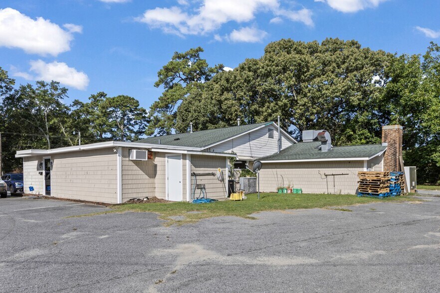 More Photos Of 712 River Rd, Washington Restaurant For Lease