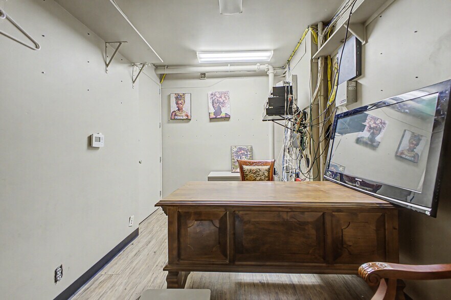 More Photos Of 2827 E Bell Rd, Phoenix Restaurant For Sale